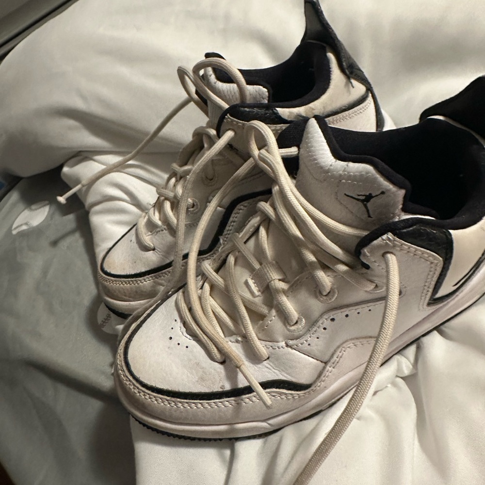 Nike Kids Sneakers in White and Black